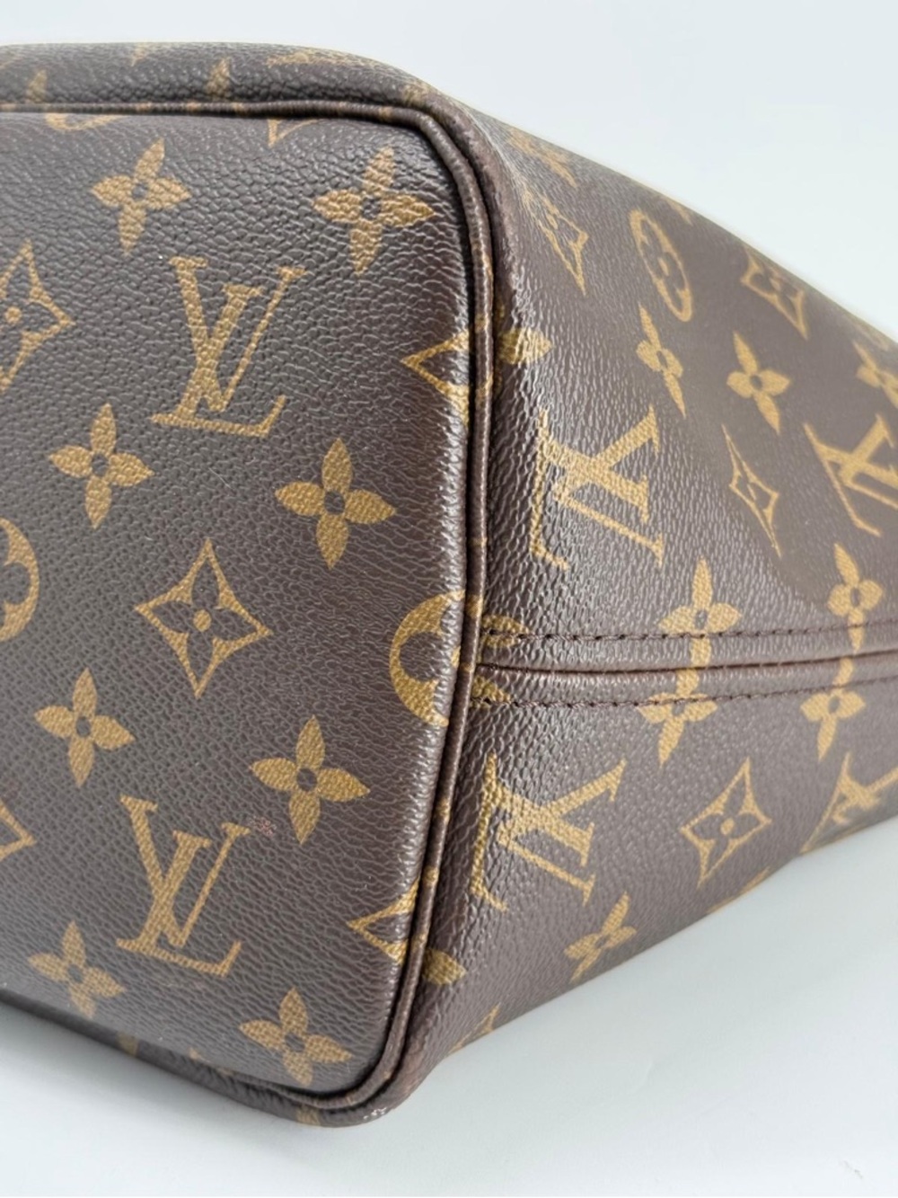 Louis Vuitton Neverfull MM Monogram Shopping Tote Bag w/ pouch - Picture 6 of 8